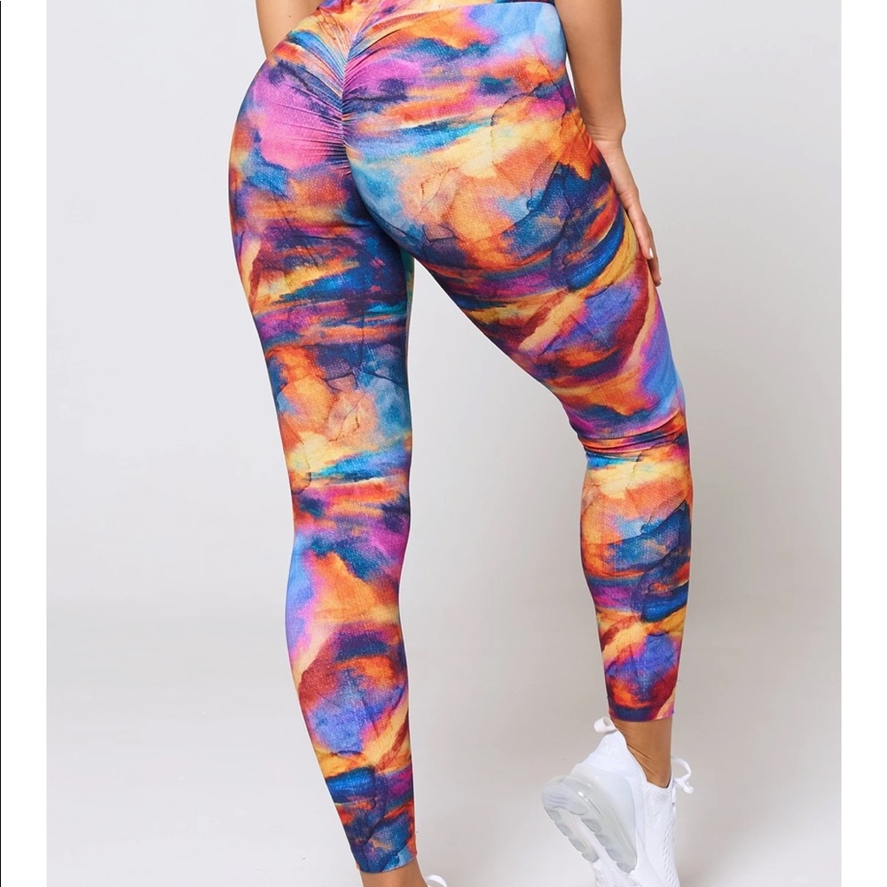 Lici Fit Brazilian Leggings Butt scrunch, flattering multicolor, v waist